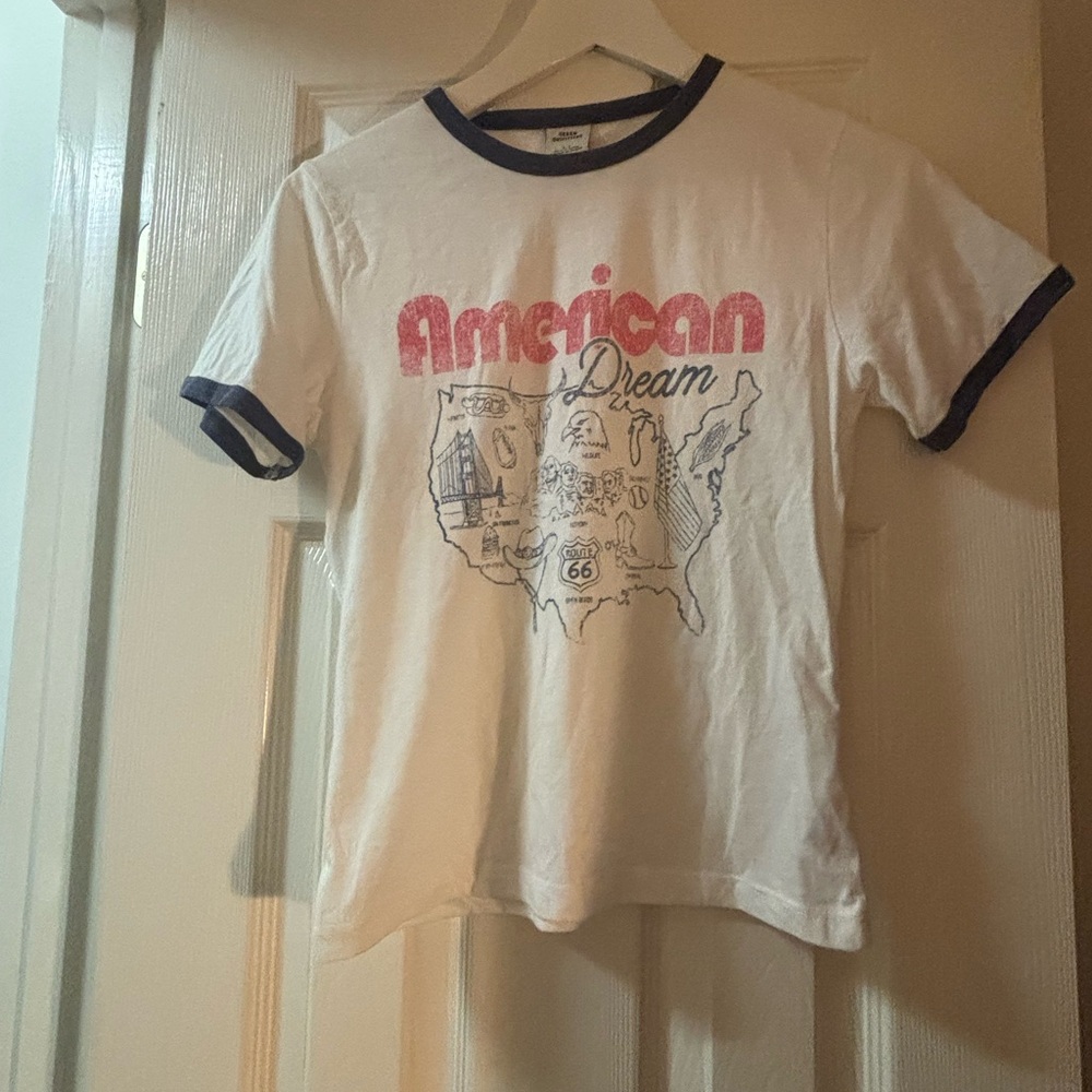 Urban Outfitters Graphic Tee size Small